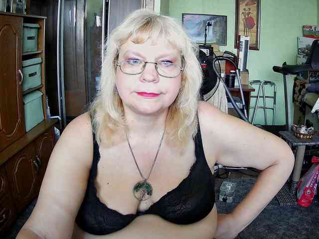 LOLA88888 webcam