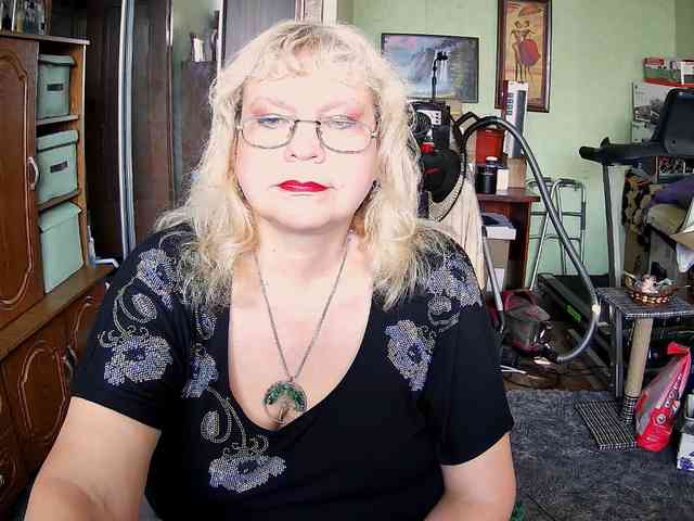 LOLA88888 webcam