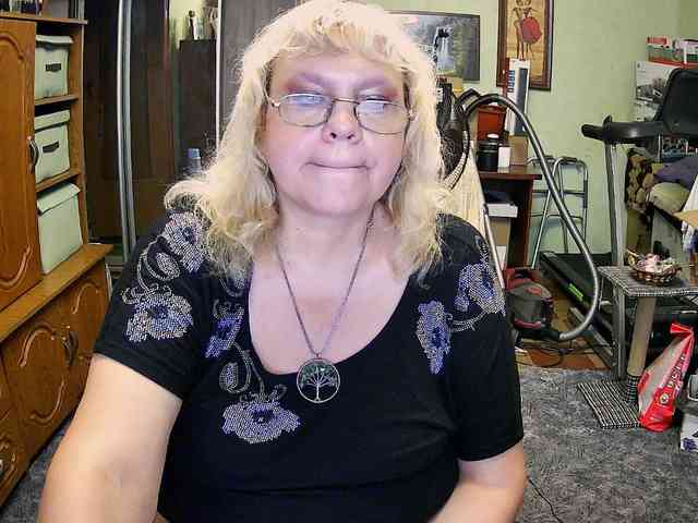 LOLA88888 webcam