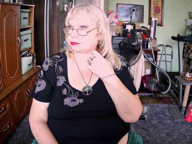 LOLA88888 webcam