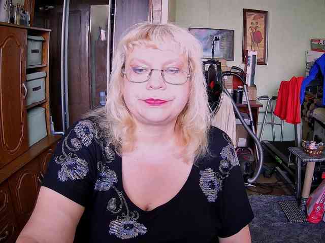 LOLA88888 webcam