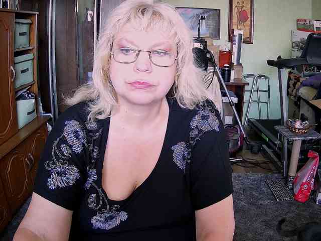LOLA88888 webcam
