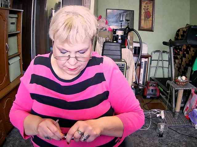 LOLA88888 webcam