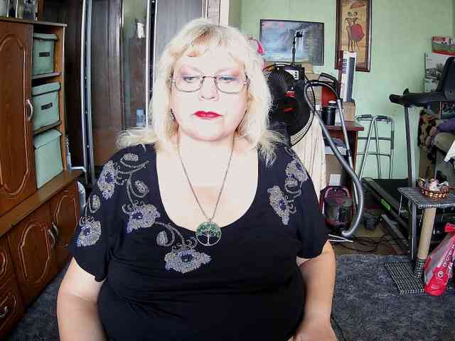 LOLA88888 webcam