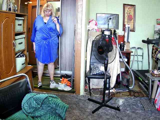 LOLA88888 webcam