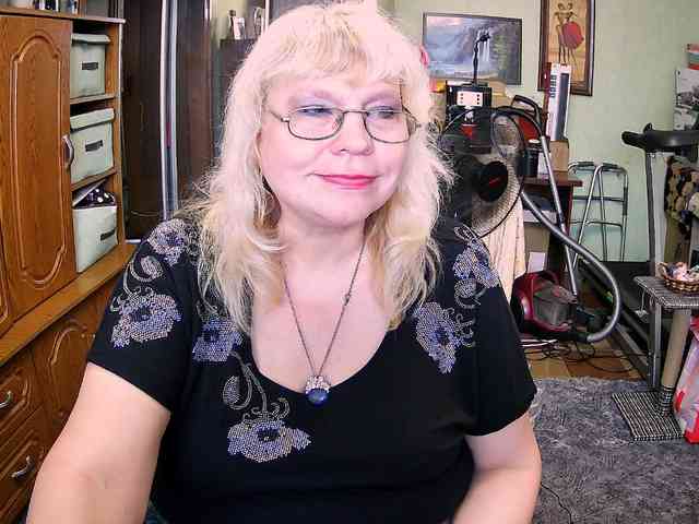 LOLA88888 webcam