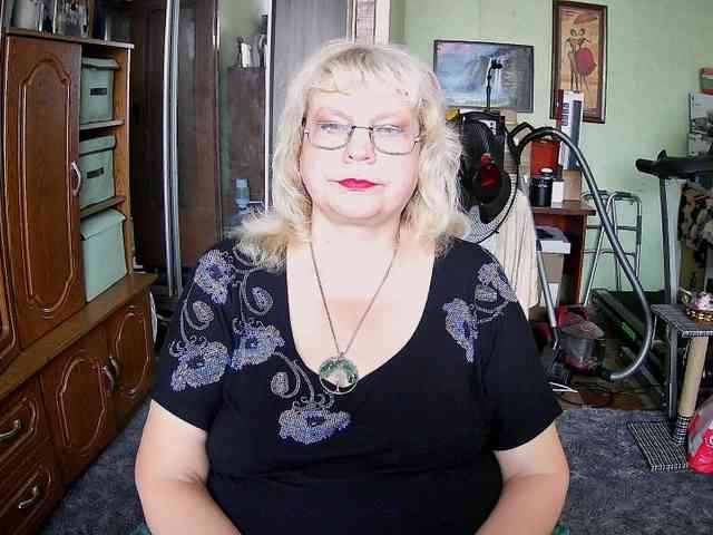 LOLA88888 webcam