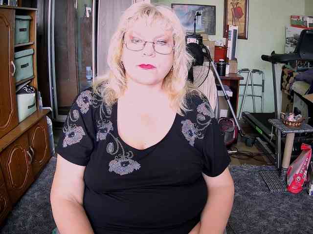 LOLA88888 webcam
