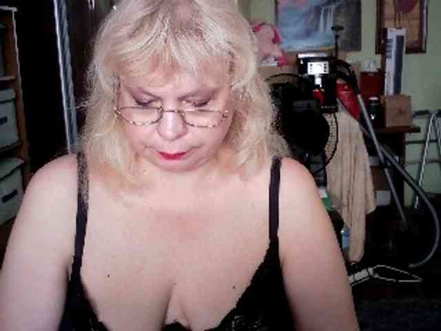 LOLA88888 webcam