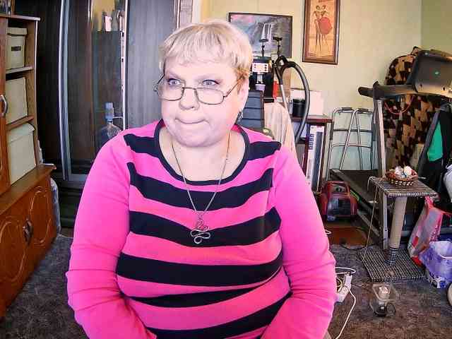 LOLA88888 webcam
