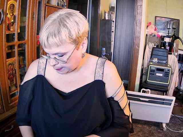 LOLA88888 webcam