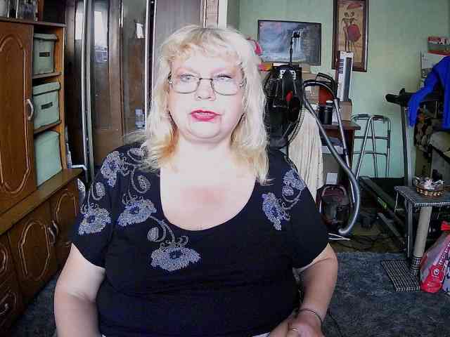 LOLA88888 webcam