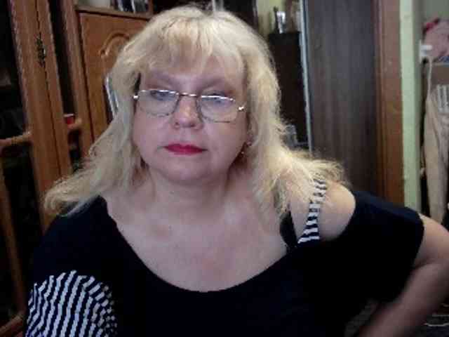 LOLA88888 webcam