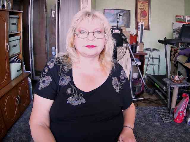 LOLA88888 webcam