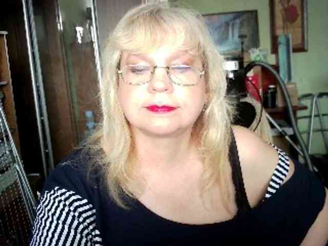 LOLA88888 webcam