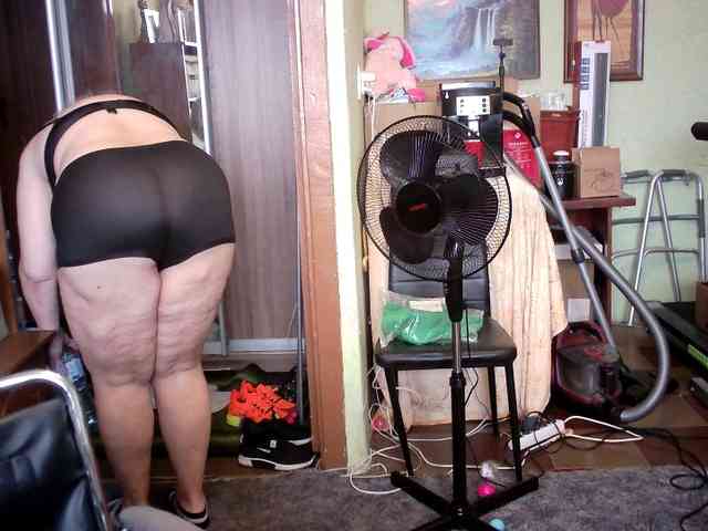 LOLA88888 webcam