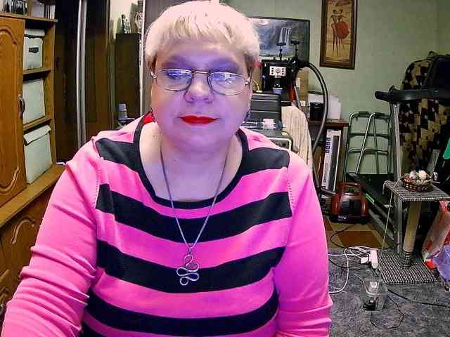 LOLA88888 webcam