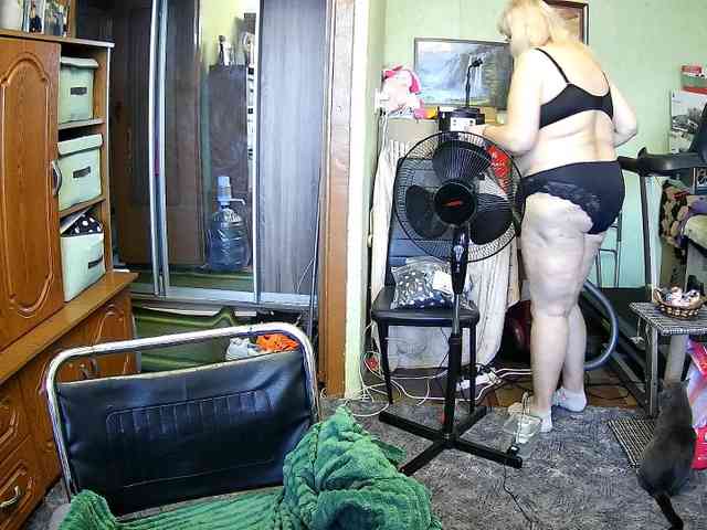 LOLA88888 webcam