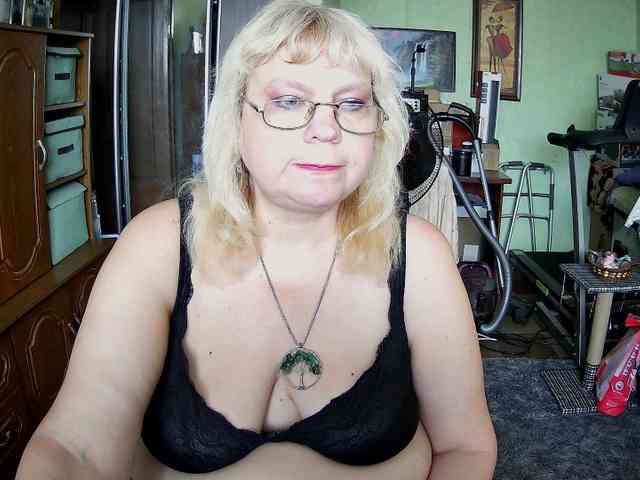 LOLA88888 webcam