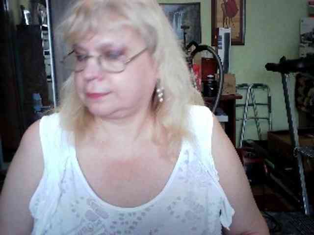 LOLA88888 webcam