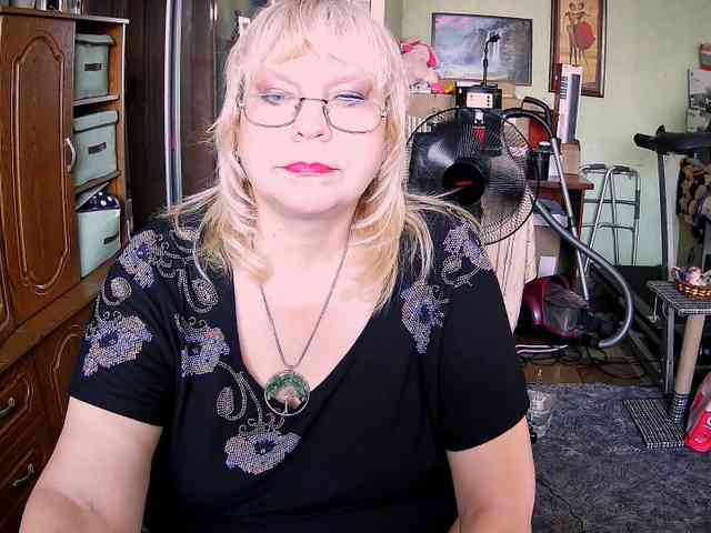 LOLA88888 webcam