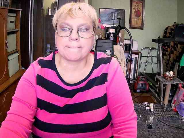 LOLA88888 webcam