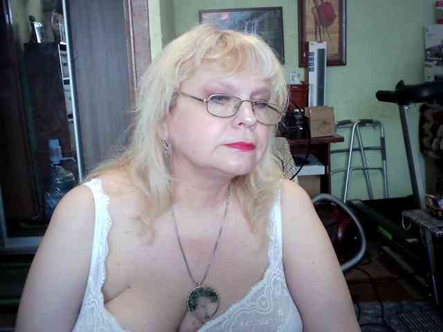 LOLA88888 webcam