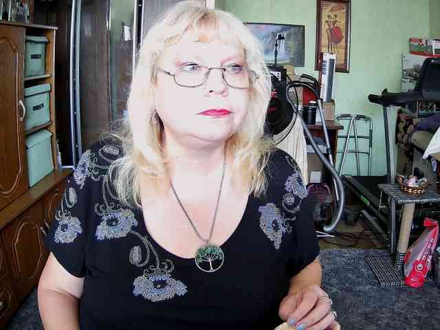 LOLA88888 webcam