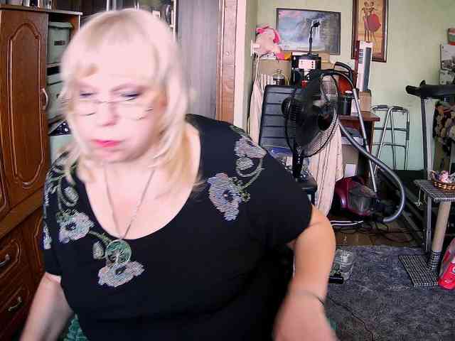 LOLA88888 webcam