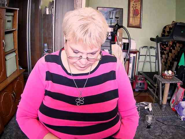 LOLA88888 webcam