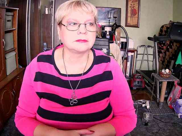 LOLA88888 webcam