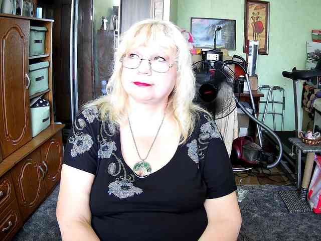 LOLA88888 webcam