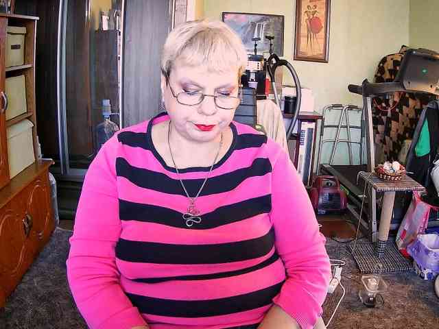 LOLA88888 webcam