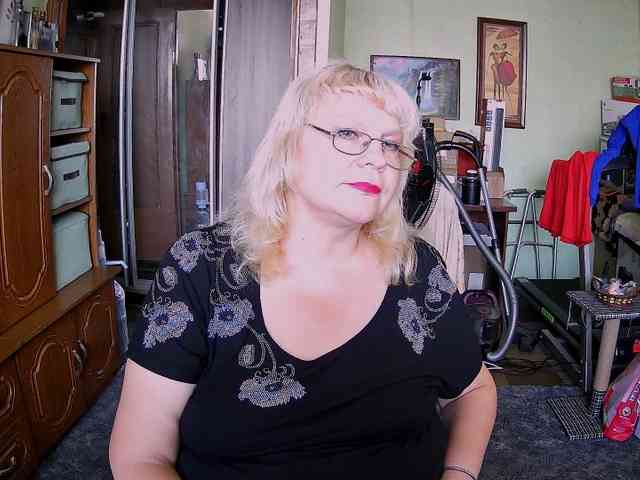 LOLA88888 webcam