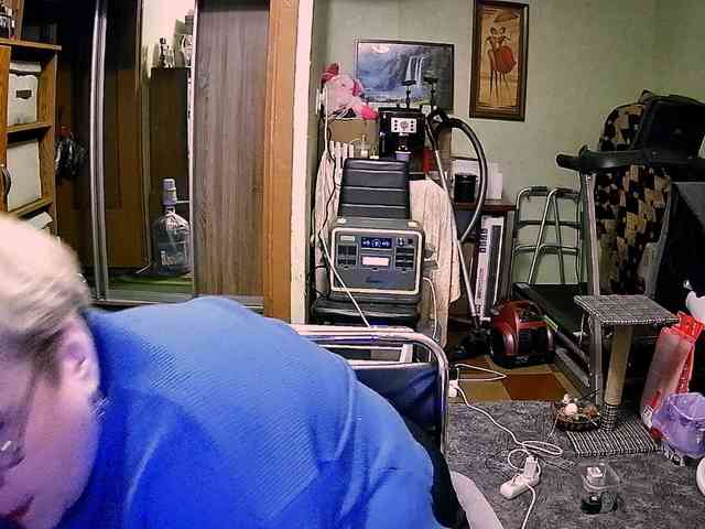 LOLA88888 webcam