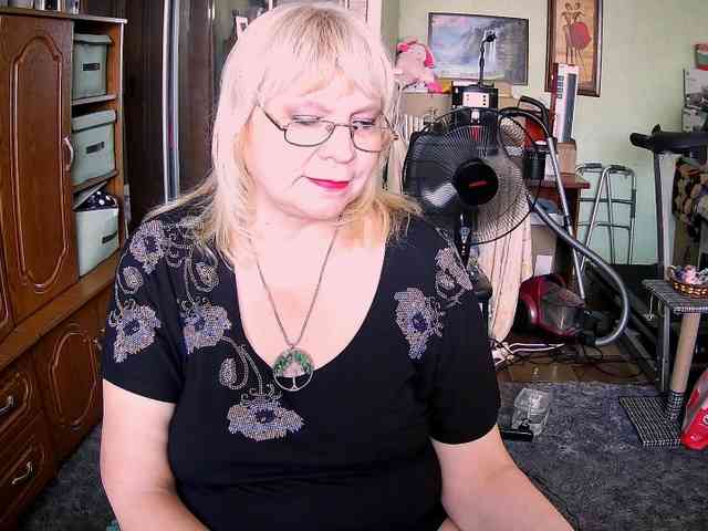 LOLA88888 webcam