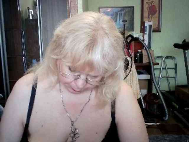 LOLA88888 webcam