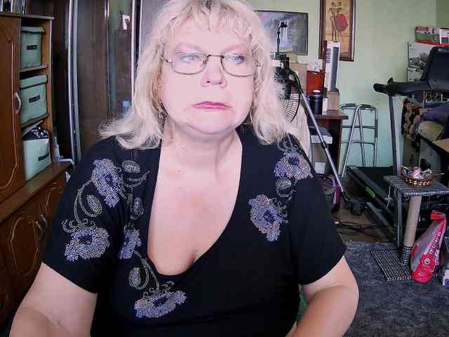 LOLA88888 webcam