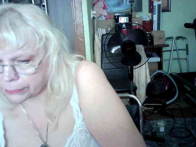 LOLA88888 webcam