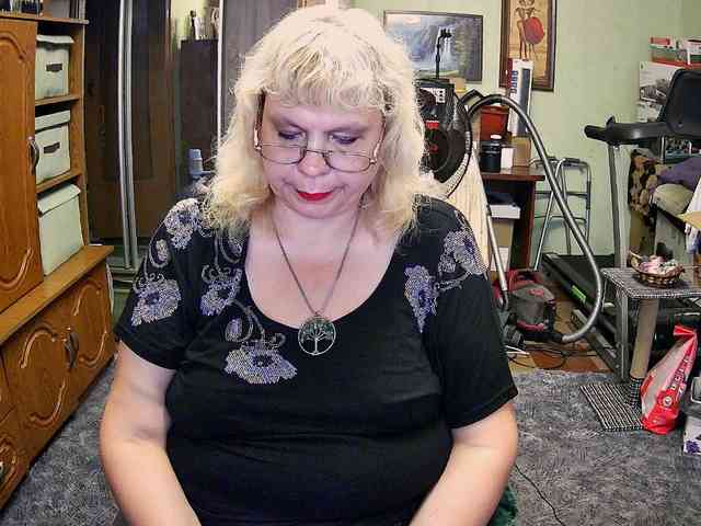 LOLA88888 webcam