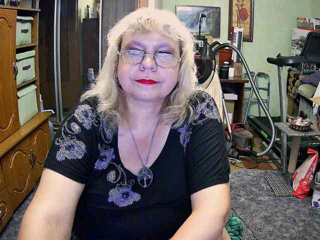 LOLA88888 webcam