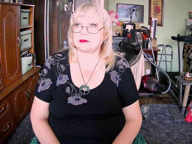 LOLA88888 webcam
