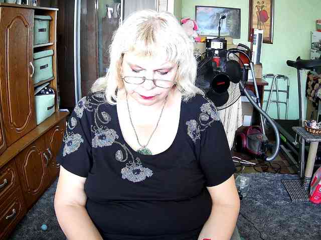 LOLA88888 webcam