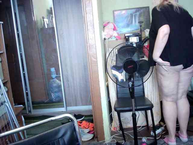 LOLA88888 webcam