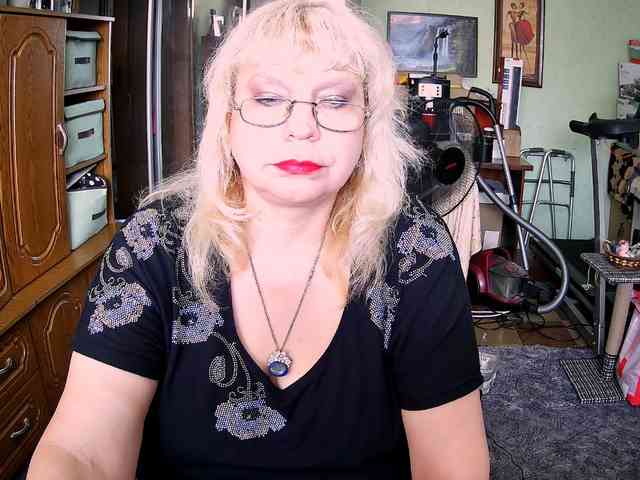 LOLA88888 webcam