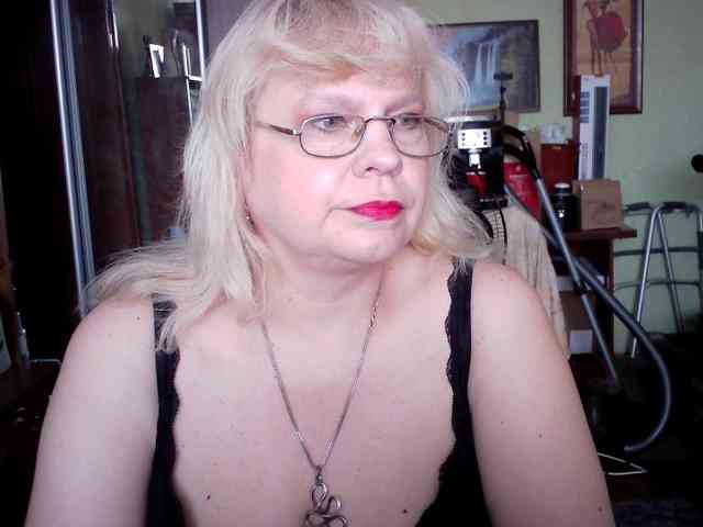 LOLA88888 webcam