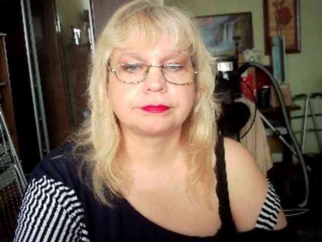 LOLA88888 webcam