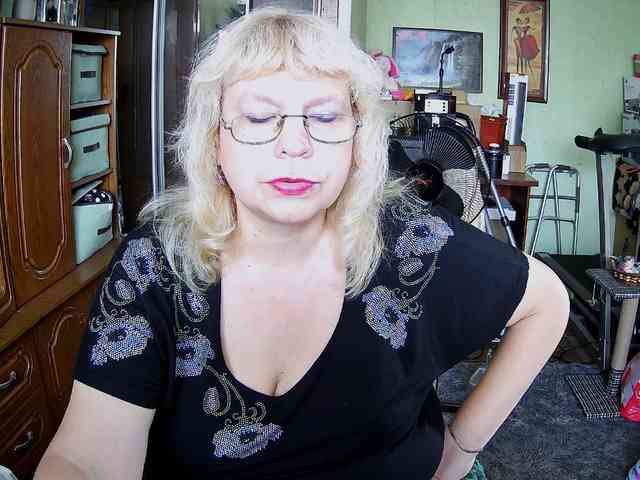 LOLA88888 webcam