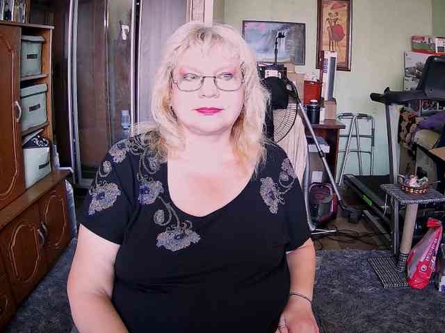 LOLA88888 webcam