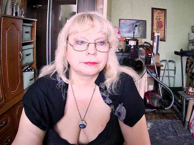LOLA88888 webcam